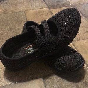 Women’s Skechers size 6 gray flats